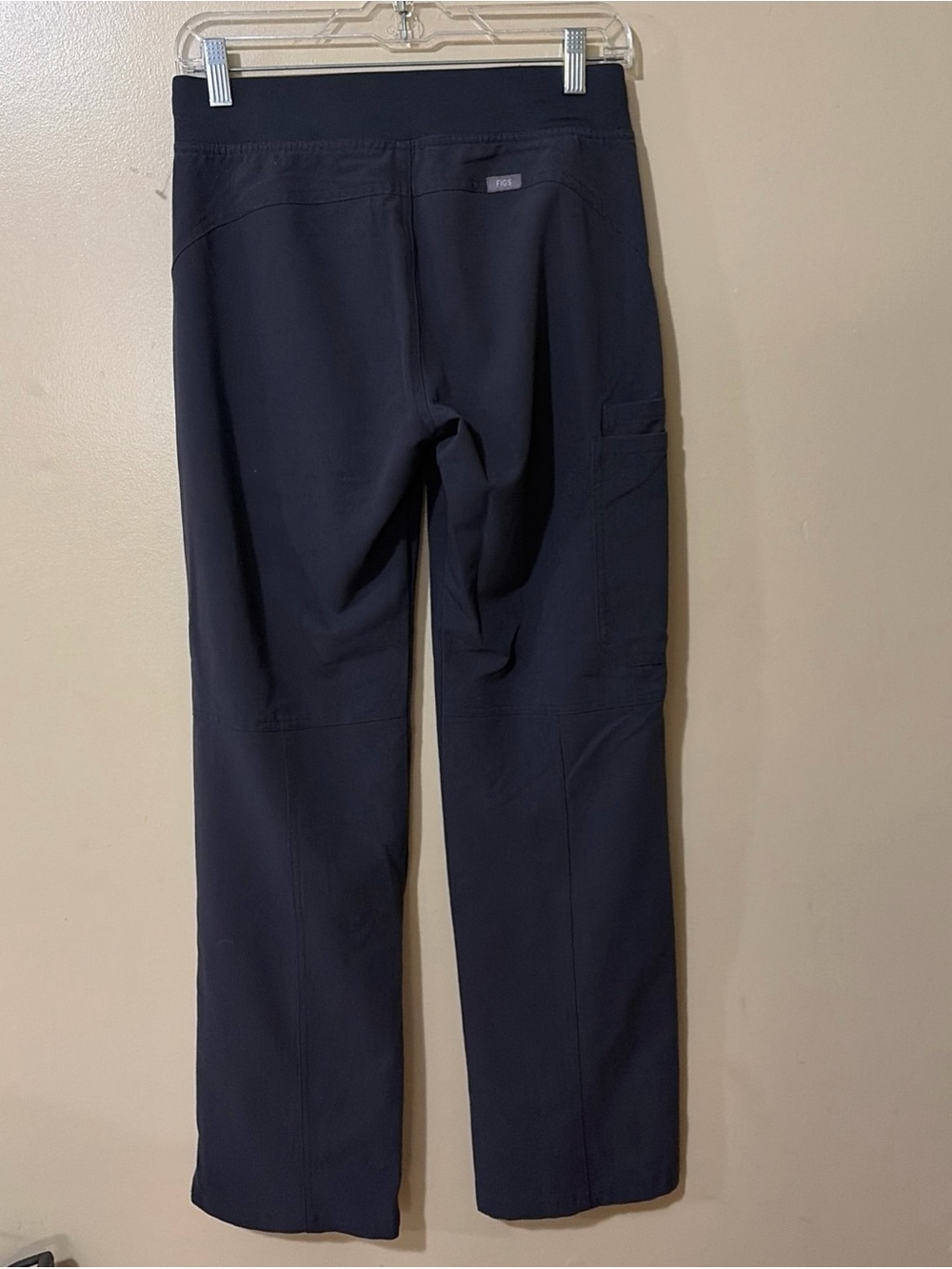 Figs Kade straight leg cargo scrub pants gray with Pink Drawstring - Picture 5 of 9